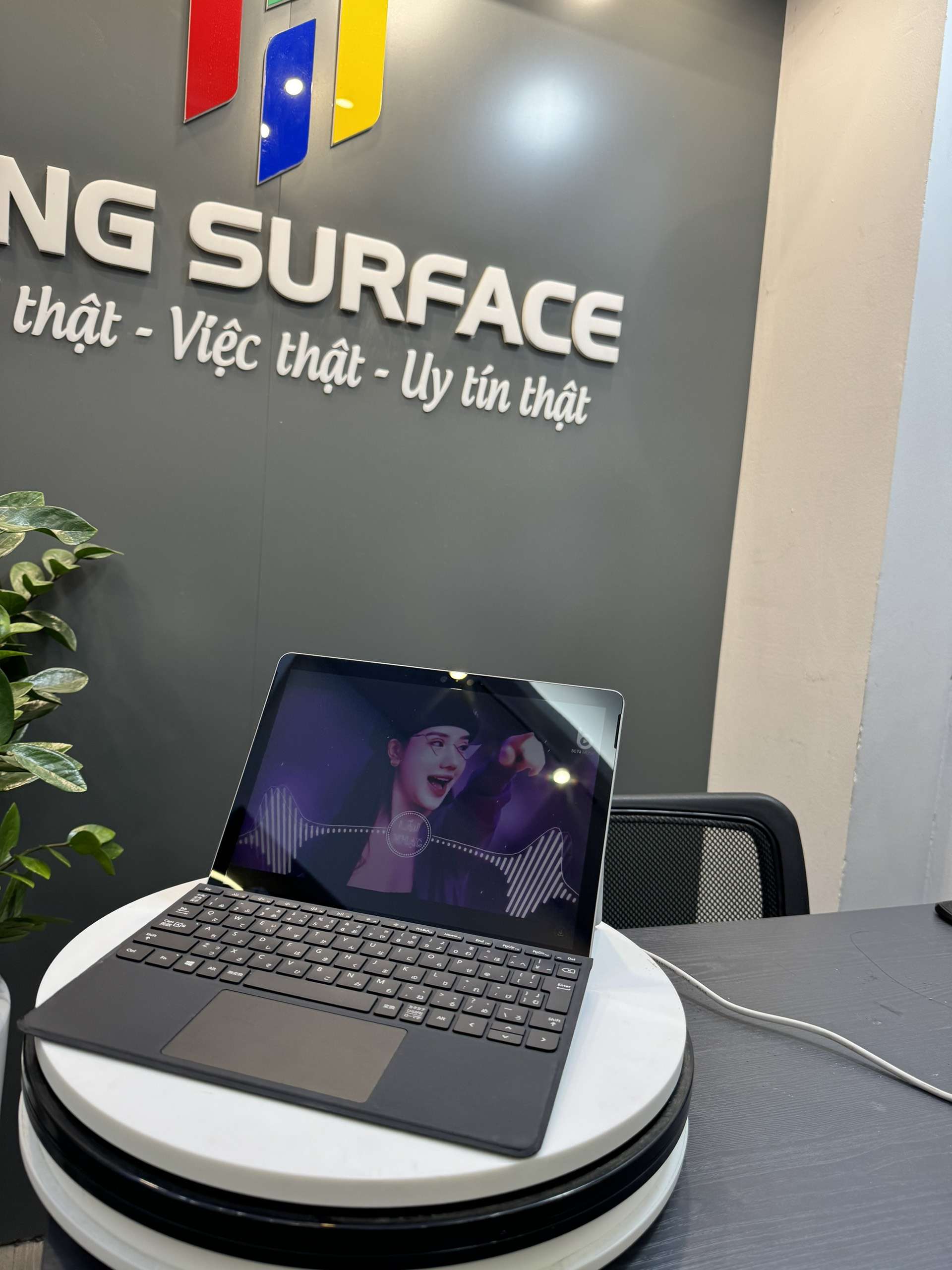Surface Go 2 Intel 4415Y Ram 8GB SSD 128Gb LTE (LIKE NEW)